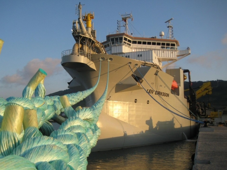 The Original Bow Coupling,  Invented by Straatman